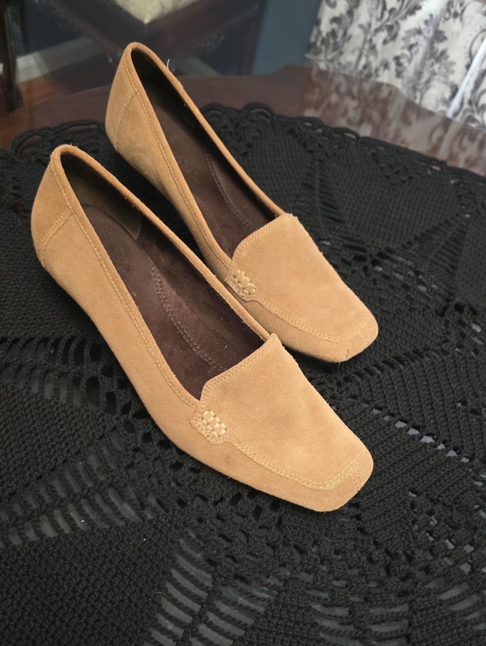 AEROSOLES Women's Suede Loafers in Camel Tan Size 8